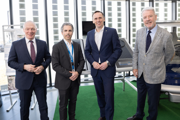 LR Jochen Danninger to visit the innovative solar module manufacturer DAS Energy LR Jochen Danninger to visit the innovative solar module manufacturer DAS Energy